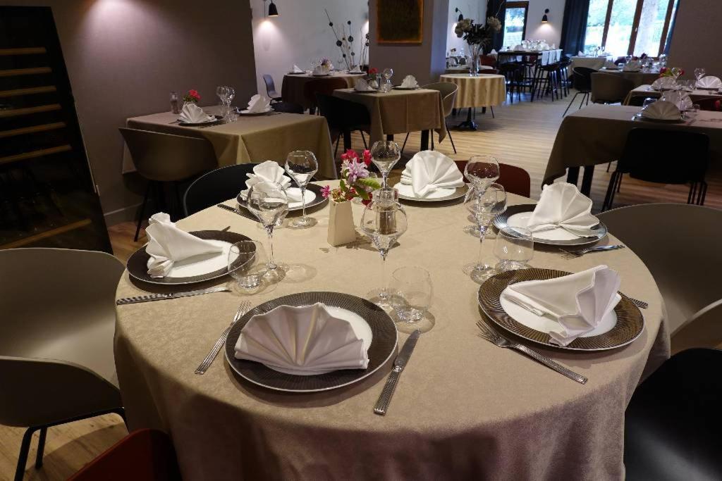 Hotel Restaurant De La Poste Saint-Just-en-Chevalet Экстерьер фото