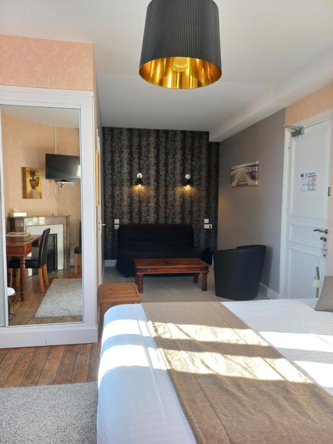 Hotel Restaurant De La Poste Saint-Just-en-Chevalet Экстерьер фото